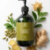 Gel Lavant Cardamome & Gingembre Enivrant sur fond neutre, présentant une bouteille verte avec pompe, symbole de soin cosmétique naturel.